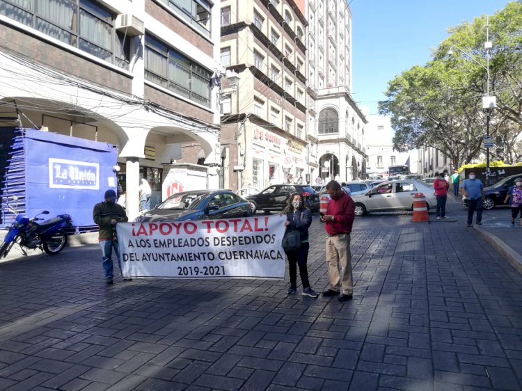 Protestan extrabajadores de Cuernavaca y exigen investigar nómina