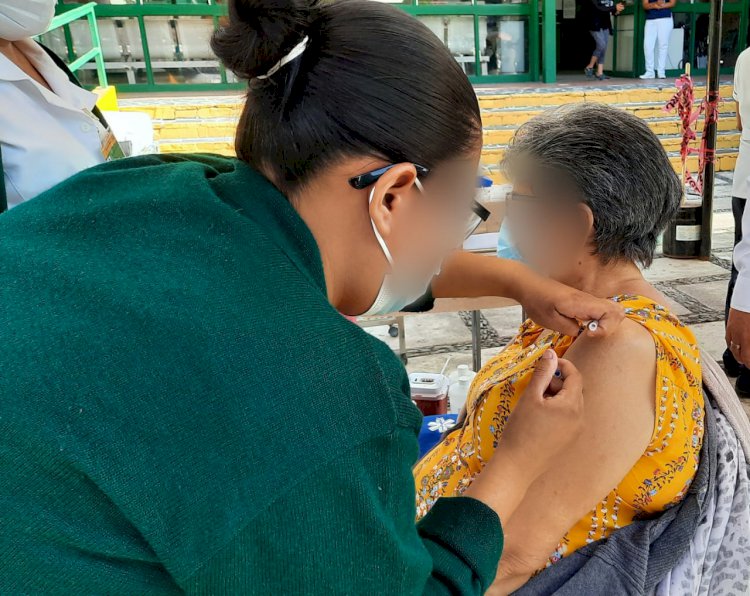 Inició IMSS Morelos vacunación contra covid-19 en Puente de Ixtla