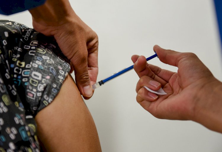 Comienza vacunación contra covid de personal médico privado