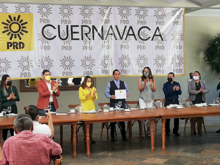 Recibe Arizmendi constancia como candidato del PRD  a la presidencia municipal de Cuernavaca