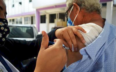 Ejemplar, extrañamente, el primer  día de vacunación en Yecapixtla