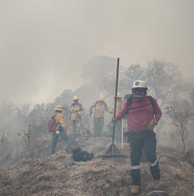 Control de incendio en Tepoztlán se mantiene al 20 por ciento
