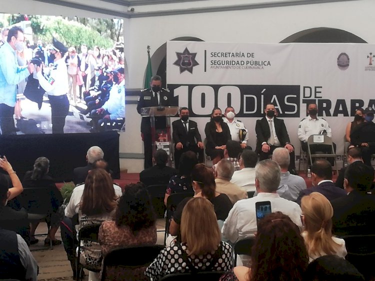 Rinde Francisco Calderón su informe de trabajo por 100 días