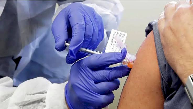 Más de 2 centenares de casos  de reacciones tras vacunación