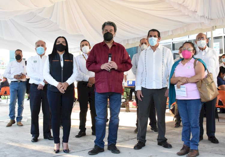 Participó el rector Gustavo Urquiza  en inicio de vacunación a docentes