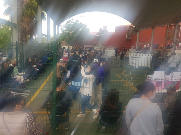 Más de una hora y no se puede votar en la casilla 0239 de Lomas de Ahuatlan, en Cuernavaca