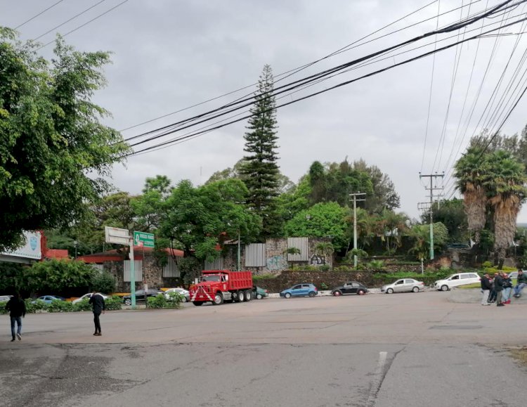 Transportistas bloquean la entrada Norte a Cuernavaca