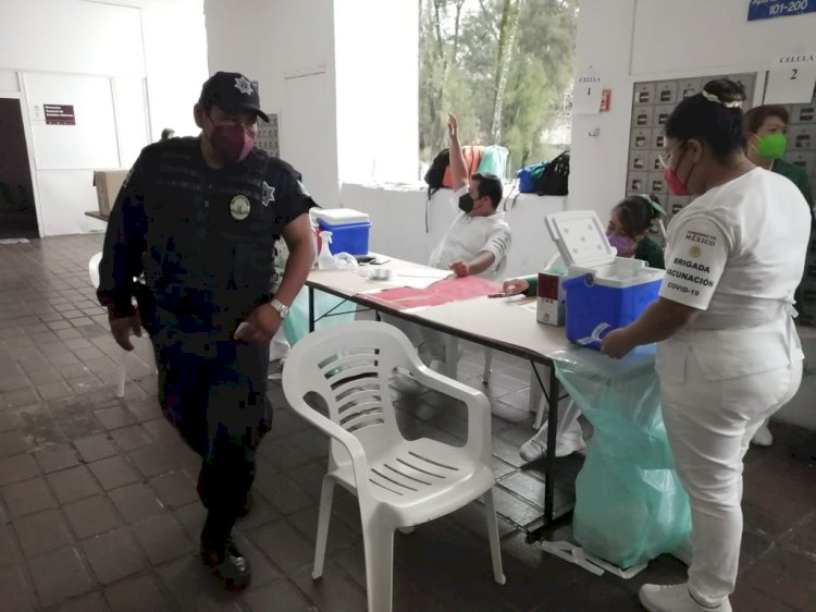Recibieron ayer vacunas policías de Cuernavaca