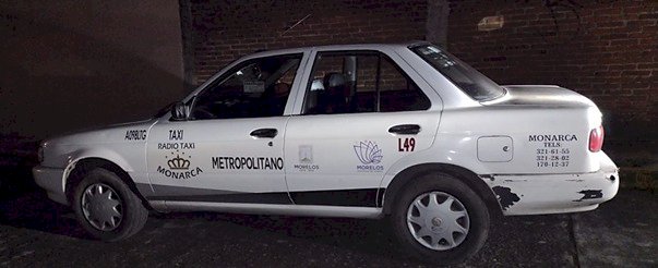 Enésimo taxi Tsuru robado  fue recuperado en Cuernavaca