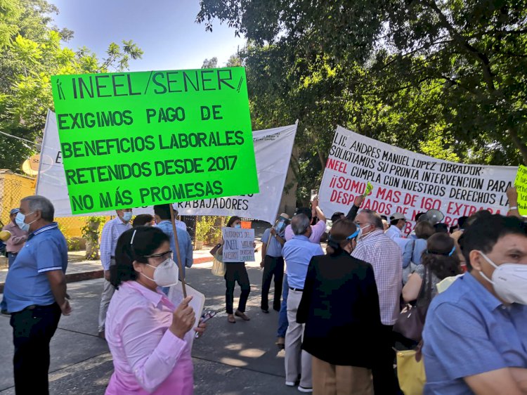 Trabajadores del INEEL protestan y bloquean por despido