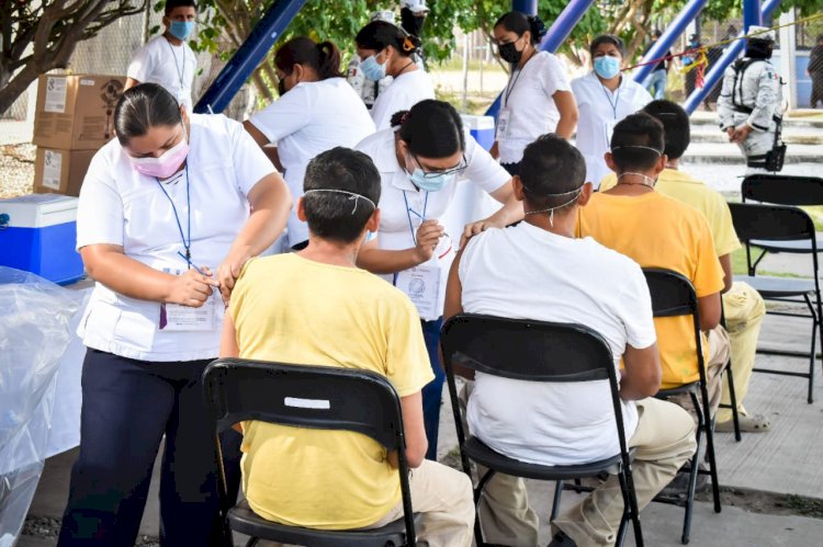 Vacunaron a los internos mayores de 18 años de Atlacholoaya