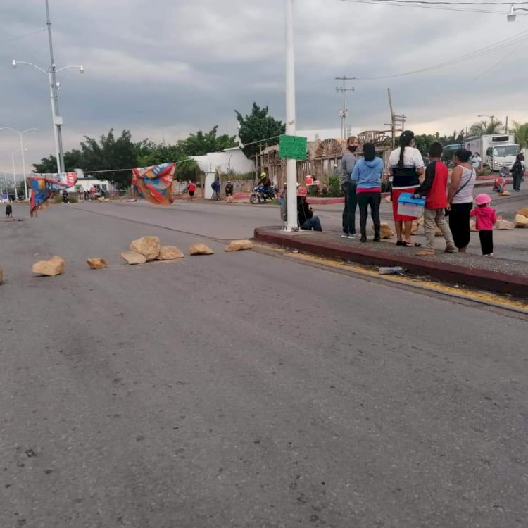 Con bloqueo, echan en cara incumplimiento al alcalde de Tlaltizapán