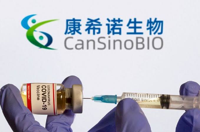 Maestros vacunados con biológico de Cansino piden una nueva dosis