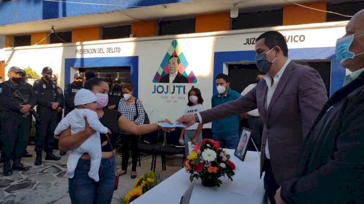Juan Ángel Flores entregó seguros a deudos de policías víctimas de covid
