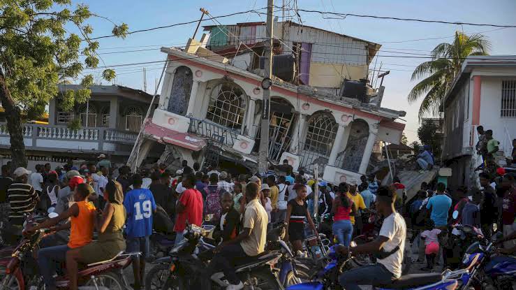 Son más de 300 muertos confirmados en Haití; 1,800 heridos