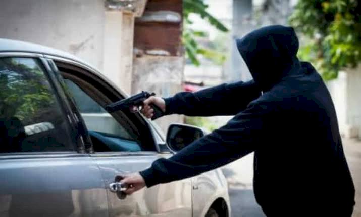 Hay supuestas acciones contra mafia institucional de robo de autos, dice la Anticorrupción