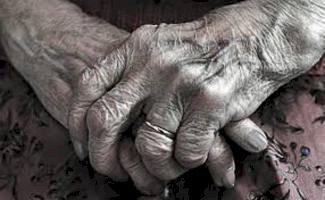 En Coatetelco, mujer de 102 años fue  despojada de su casa por hija y nieta