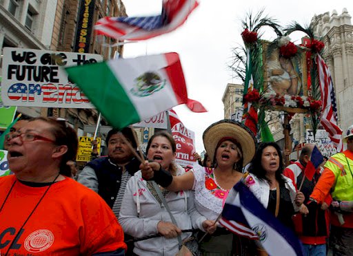 Protestan migrantes; acusan mala  atención en consulados mexicanos