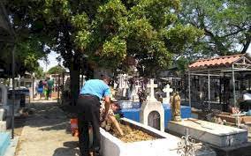 Restringen entrada a cementerios  de Cuautla para prevenir contagios