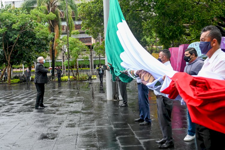 Encabezó José Manuel Sanz izamiento de bandera