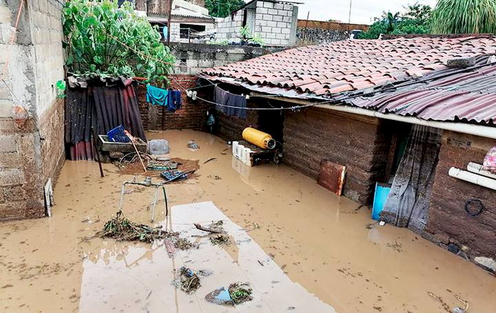 Buscan a sexagenario desaparecido  por corrientes de lluvias en Tlayacapan