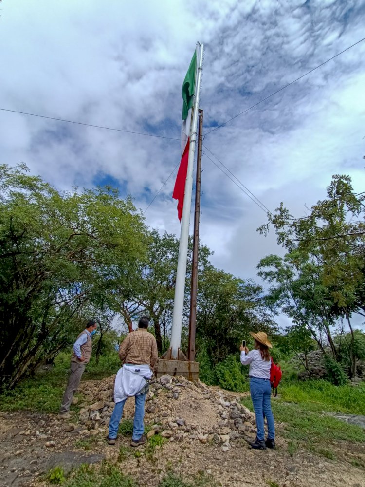 Echarán abajo un asta bandera en Zacatepec, por violación ambiental