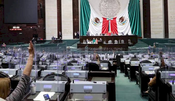 Por improcedente, diputados federales desechan desaforar a Uriel Carmona