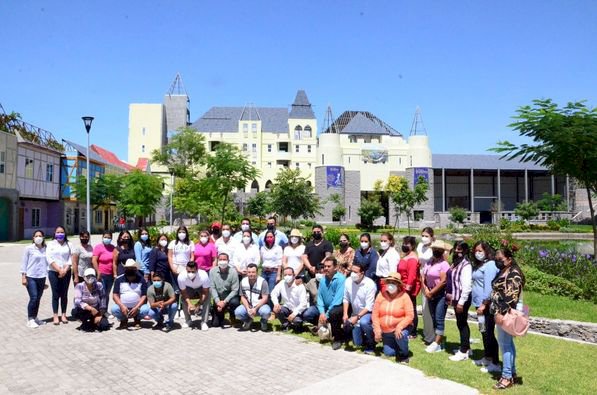 Alcaldes electos recorren el proyecto  del parque temático "Mundo Imáyina"