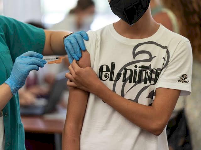 Se vacunó ya a 42 menores de edad amparados; faltan todavía más de 30
