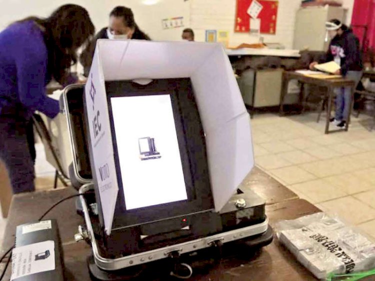 Esperan migrantes urnas electrónicas  en las embajadas y los consulados