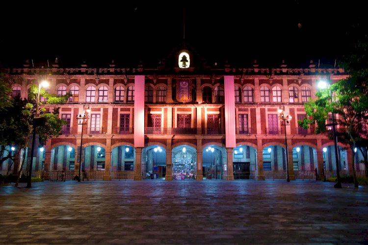 Ilumina gobierno de Morelos la sede del poder ejecutivo