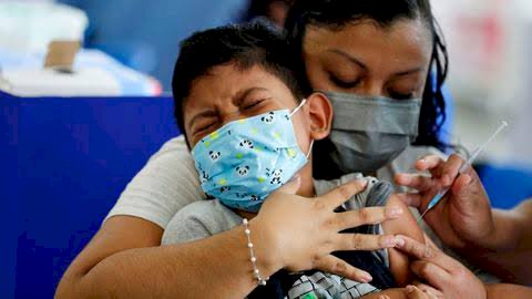 En suspenso, vacunación a menores  con comorbilidades; no hay biológicos