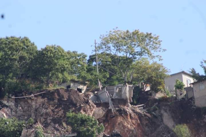 Siguen pendientes resultados sobre las grietas en el cerro desgajado en Jiutepec