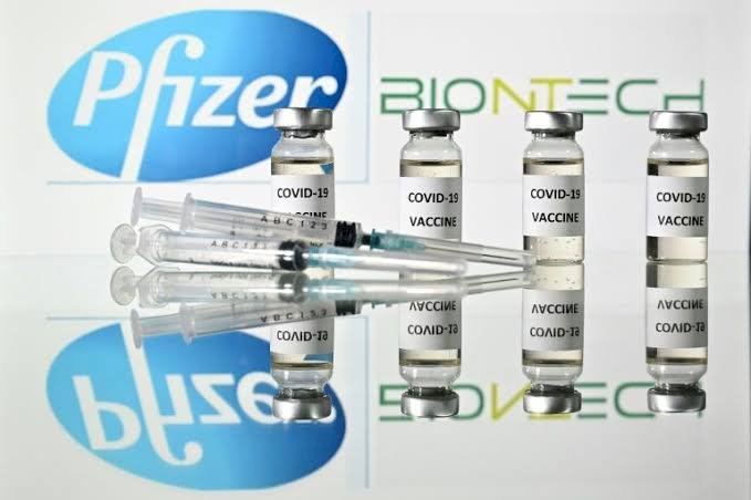 Se prevé 3a dosis de vacuna Pfizer; sólo a personas de 60 años y más