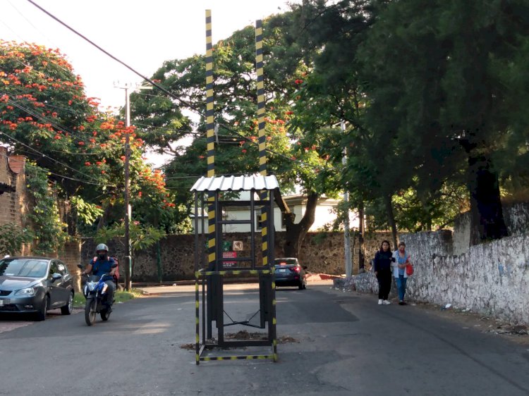 Amaga ayuntamiento con retirar rejas y plumas en Jardines de Cuernavaca