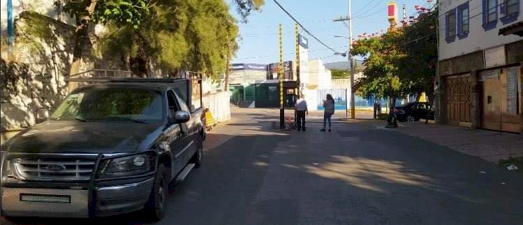 Amaga ayuntamiento con retirar rejas y plumas en Jardines de Cuernavaca