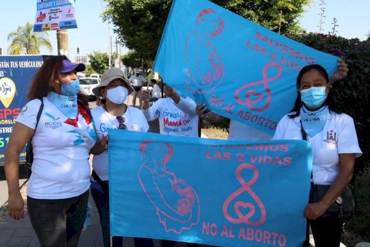 Marcha una centena en  contra del aborto en Cuautla