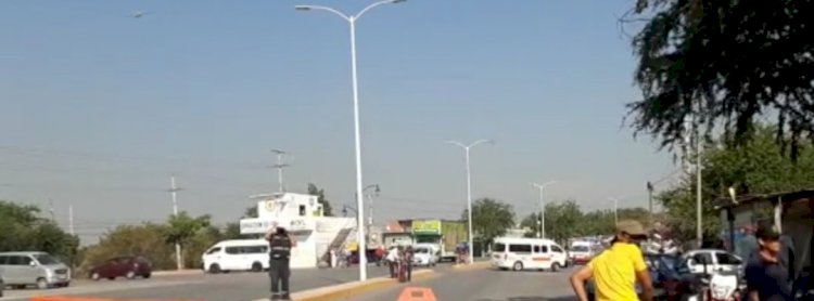 Cierran empleados de Xoxocotla  carretera por la falta de pagos