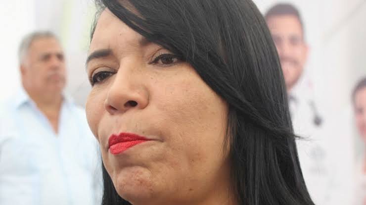 Candidato al SNTE echa en cara  tiempo extra de Gabriela Bañón