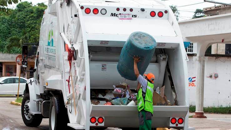 Empresarios exigen a Antonio Villalobos que atienda problema de basura