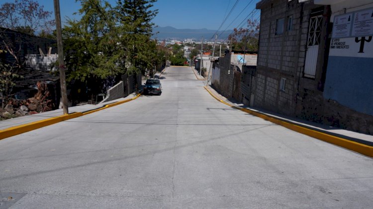 El gobierno de Jiutepec pavimenta  vías en Col. S. Francisco Texcalpan