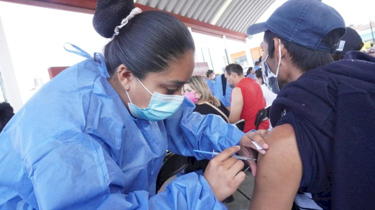 Aplican vacunas contra  el covid 19 en Jiutepec