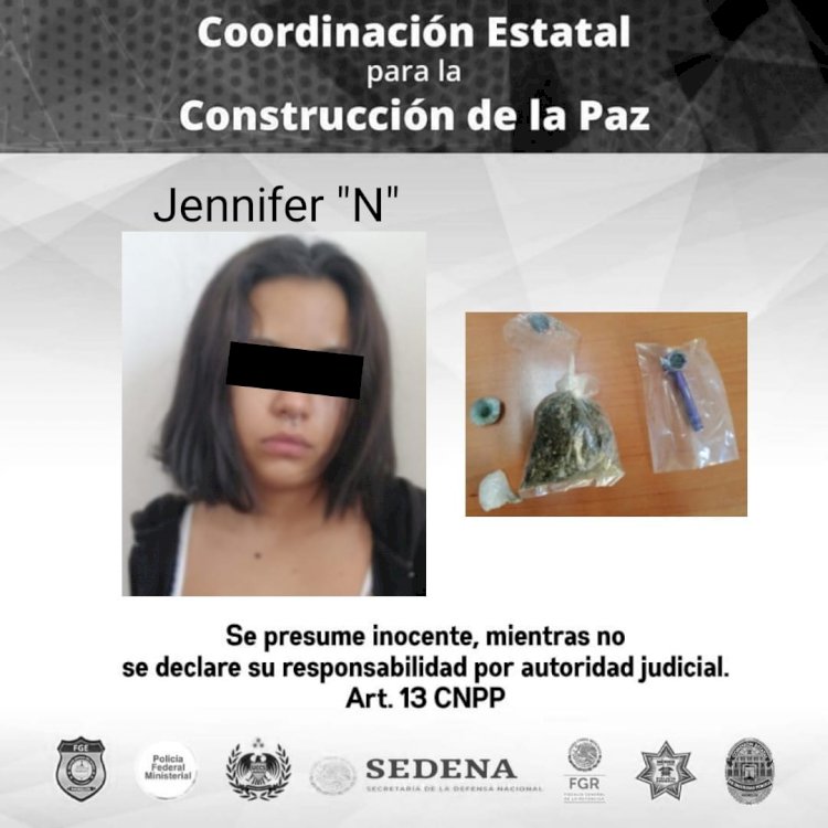 Presuntamente intoxicada, Jennifer  N fue detenida, con bolsa de droga
