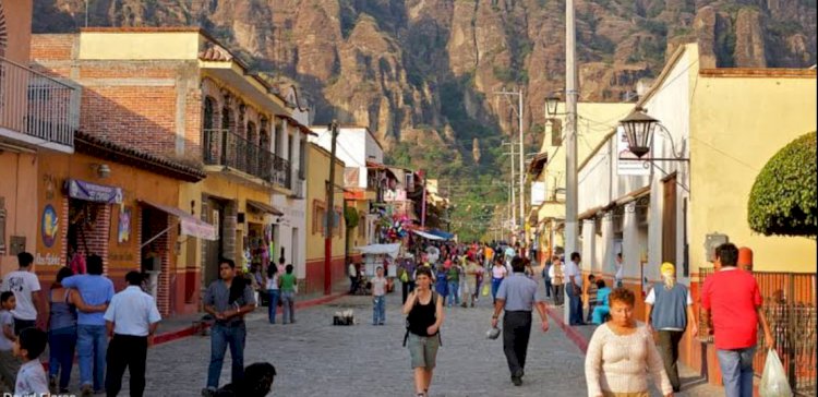 Retienen habitantes de Tepoztlán a regidores del Ayuntamiento