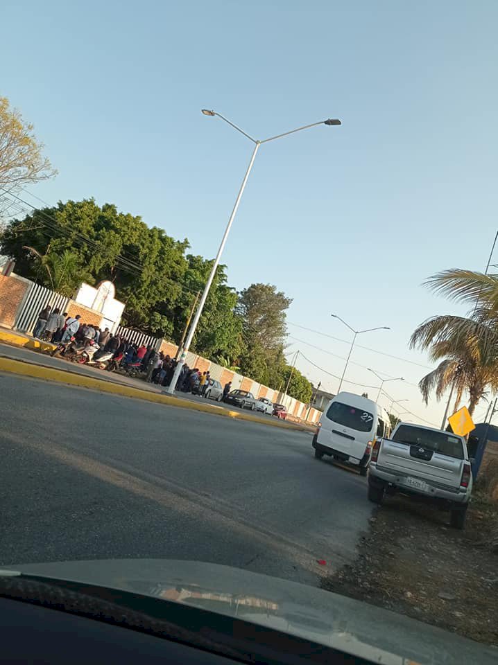 Sólo con bloqueo carretero logran atención del IEBEM en Moyotepec