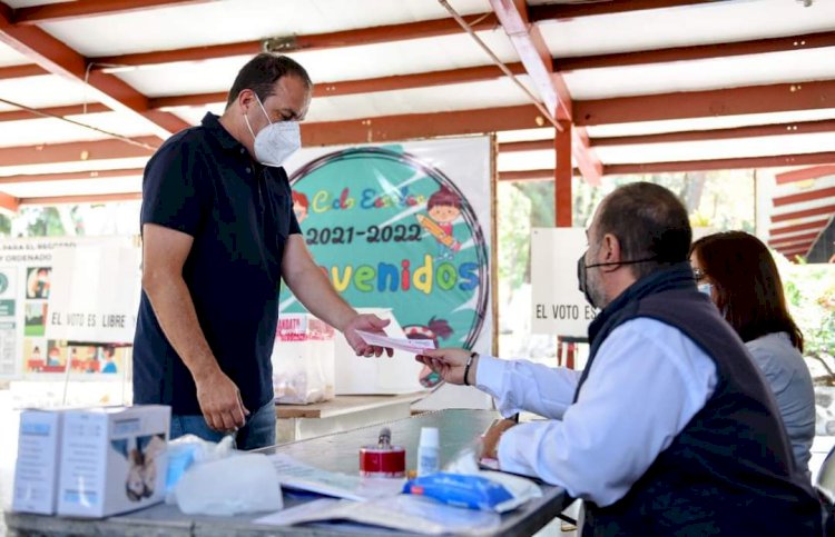 Al filo de las 11:30, Cuauhtémoc Blanco emitió su voto