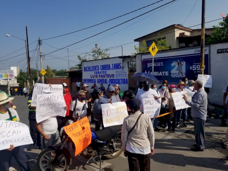 Bloquean accesos a Cuautla en protesta por despidos del Ayto.