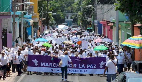Más de 700 marcharon en  favor de la paz en Coatlán