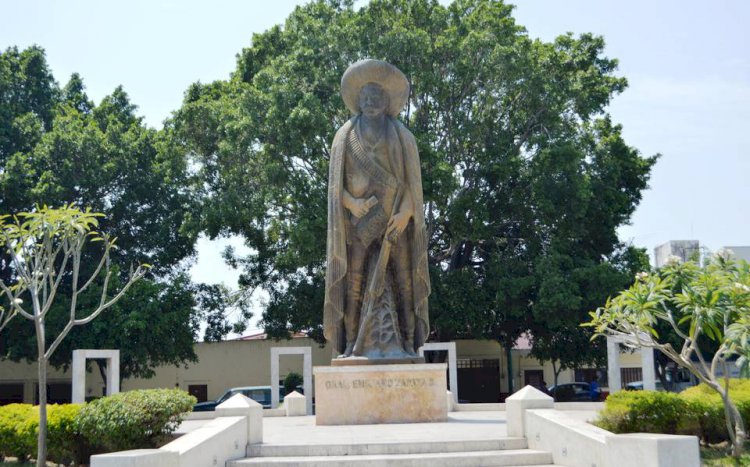 Quieren quitar la actual estatua del general Emiliano Zapata en Cuautla