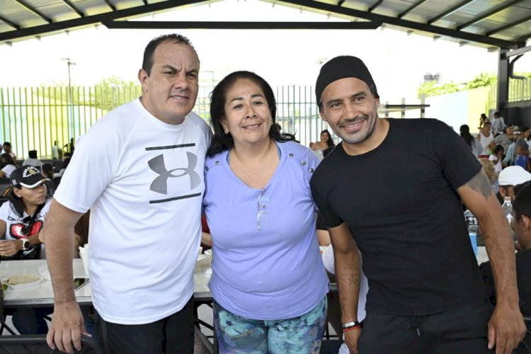Convive el gobernador Cuauhtémoc Blanco con jóvenes de la lagunilla
